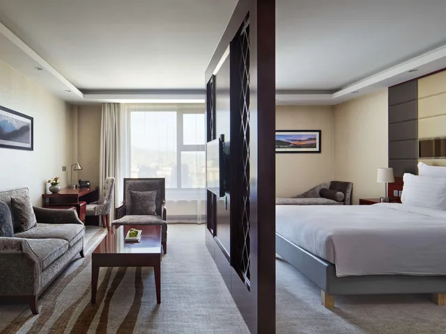 Junior Suite, King Bed, Sofa, Novotel Ulaanbaatar 3/4