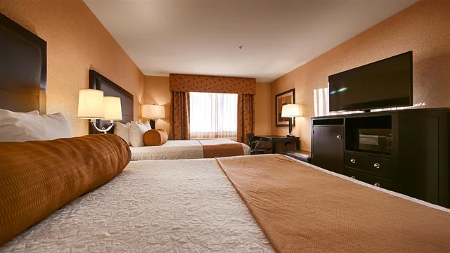Room, 2 Queen Beds, Lloyd Hotel Astoria Bayfront, Ascend Hotel Collection, OR 1/3