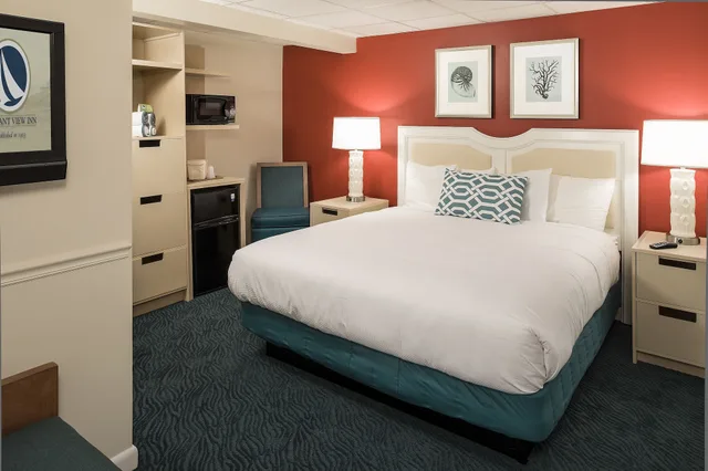 غرفة بسرير كوين بإطلالة على البحر، Pleasant View Inn 2/7
