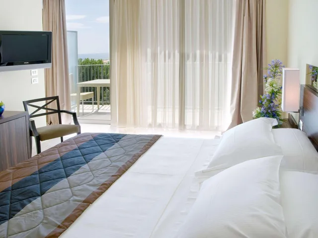Superior, Double Bed, Lateral Side Sea View, Terrace، MERCURE RIMINI LUNGOMARE 10/10
