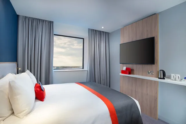 غرفة قياسية بسرير مزدوج لذوي الإعاقة، HOLIDAY INN EXPRESS LONDON HEATHROW T4 1/5