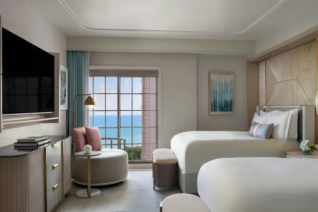غرفة بسريرين كوين بشرفة بإطلالة، Ritz Carlton Naples 2/5