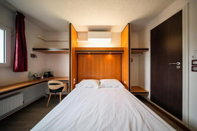 Room, Double Bed, Hotel La Bonne Etape 2/7
