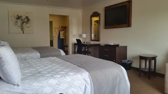 غرفة قياسية بسريرين كوين مع أريكة، Best Western Mountain View Inn 3/8