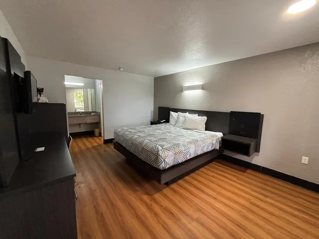 غرفة بسرير كينج لذوي الإعاقة، Motel6 Sulphur, LA 3/10