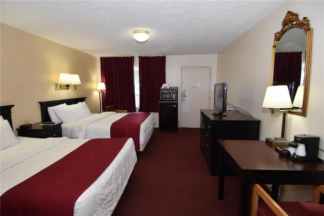 غرفة بسريرين مزدوجين، Knights Inn Oswego 5/10