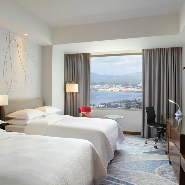غرفة بريميير ديلوكس بسريرين منفصلين بإطلالة على البحر، FOUR POINTS BY SHERATON MANADO 3/10