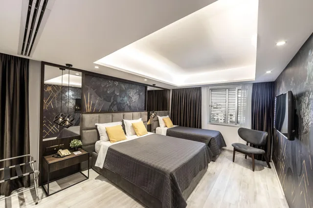 جناح بسرير كوين، ALMOND BUSINESS SUITES 1/2