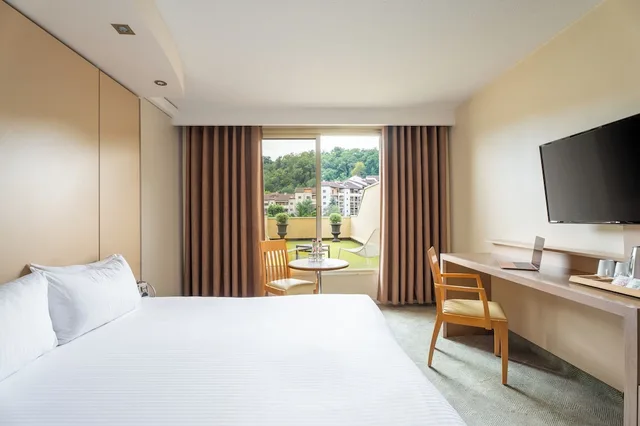 Superior, Double Bed, Hotel Lyon Metropole 1/2