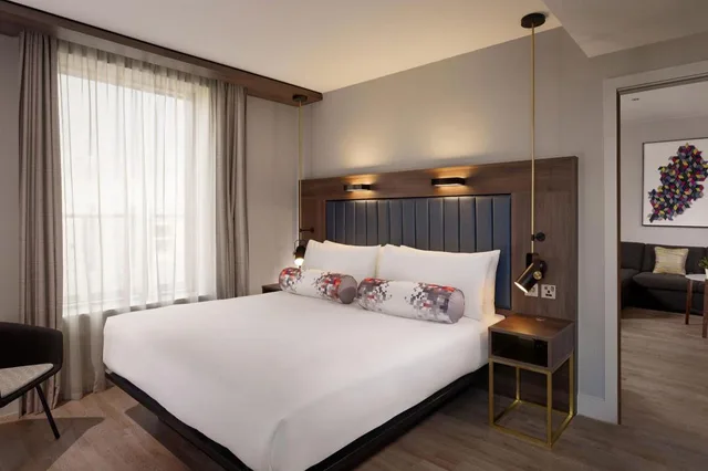 1 Bedroom, Savvy, Suite, King Bed، Aloft Birmingham Eastside 1/2