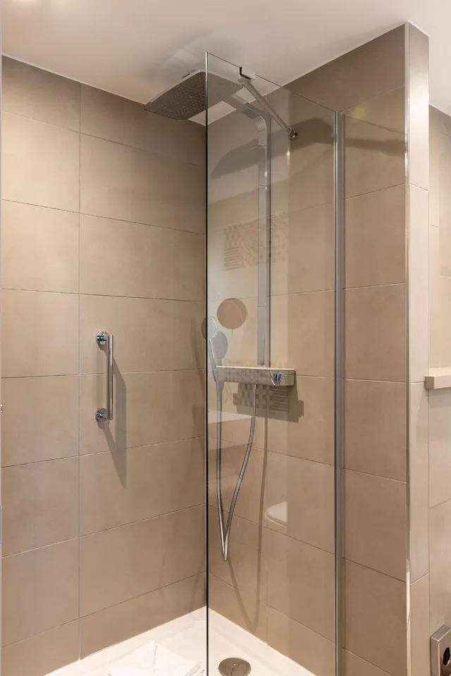 Connecting, Family, King and Queen Bed, Hilton Garden Inn Le Havre Centre 8/9