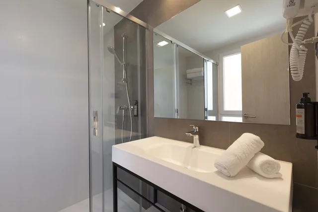 غرفة بسرير مزدوج أو سريرين منفصلين بشرفة، Hotel Porcel Ganivet 10/10