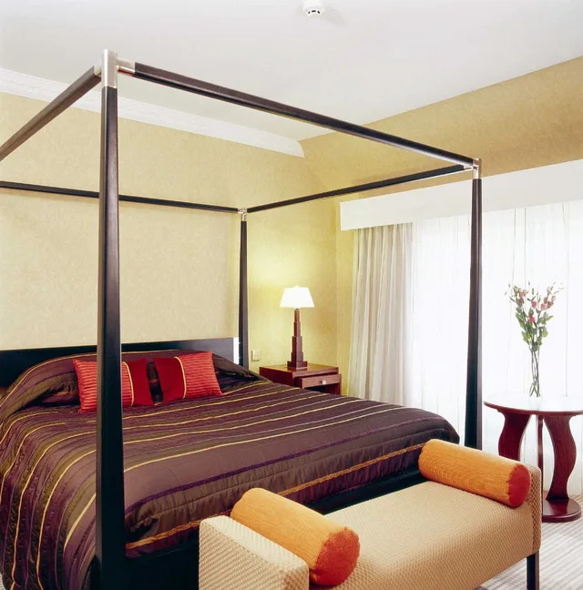 جناح جونيور بسرير كينج بإطلالة على المرسى والبحر، Marine Troon Hotel 2/8