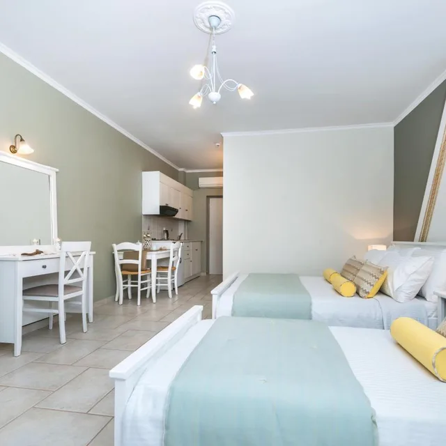 Superior, Triple, Side Sea and Pool View، Arkadia Luxury Hotel Apartments 8/10