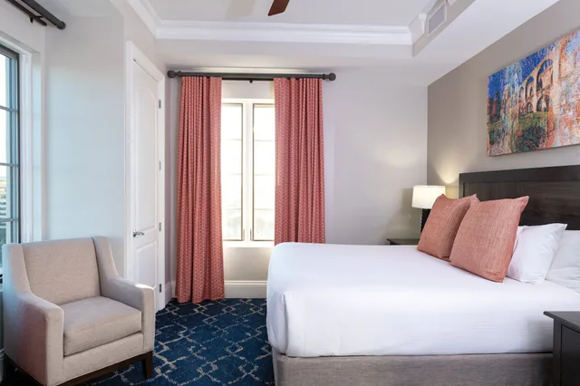 شقة سكنية قياسية بسريرين مزدوجين وسرير كينج بغرفتي نوم مع أريكة بمطبخ، Club Wyndham La Cascada 1/10