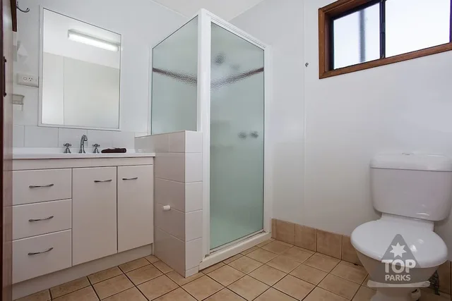 2 Bedrooms, Family, Cabin, 3 Beds, Port Fairy Holiday Park 3/3