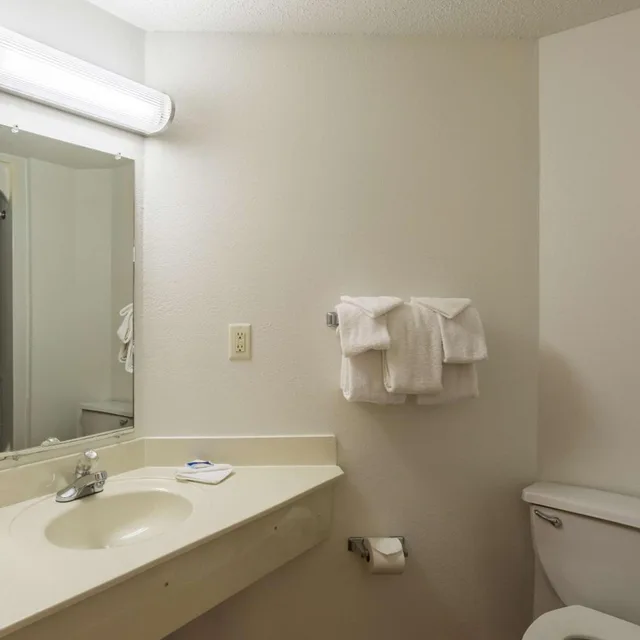 غرفة بسرير كوين لذوي الإعاقة، Motel6 Dale, IN 7/8