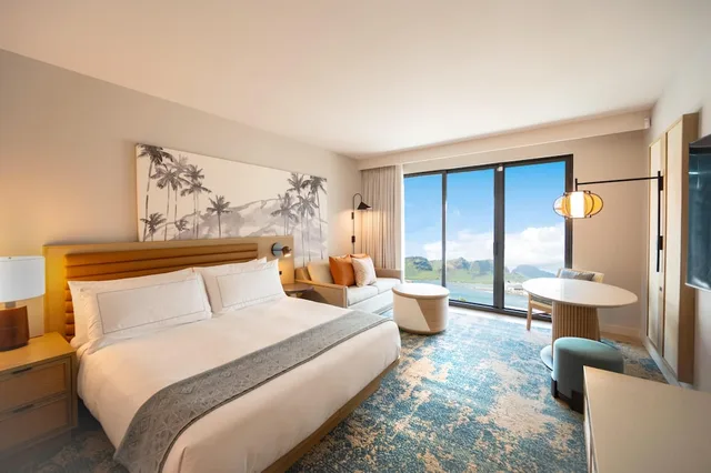 غرفة بسرير كينج بإطلالة على البحر، Hale Hokuala Kauai, Curio Collection By Hilton 1/4