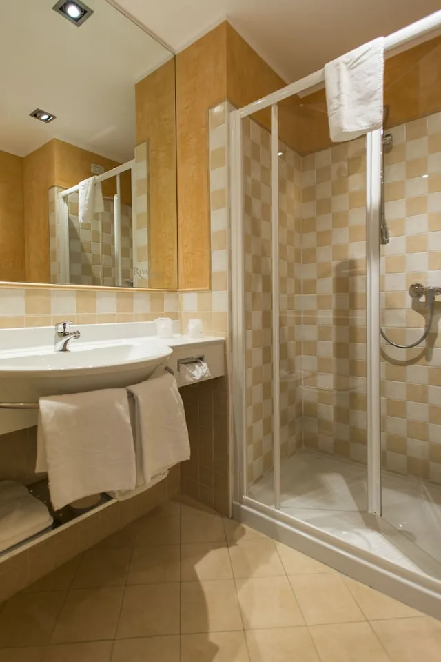 غرفة بسرير مزدوج بإطلالة على البحيرة، Hotel Rivalago 4/7