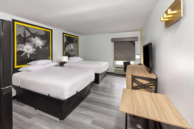 غرفة بسريرين مزدوجين، Super 8 by Wyndham Alexandria LA 3/4