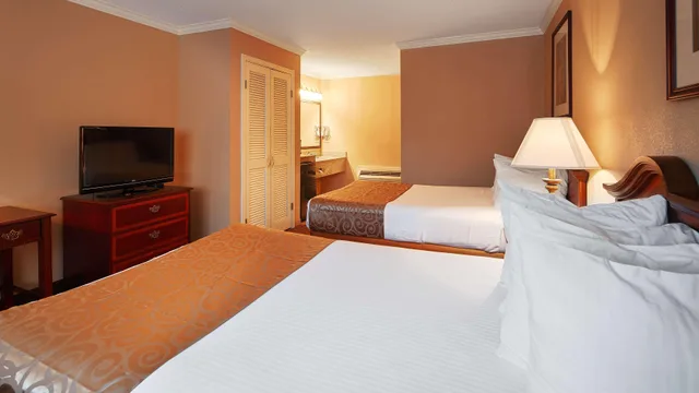 جناح بمطبخ صغير، Best Western Forest Inn 2/7