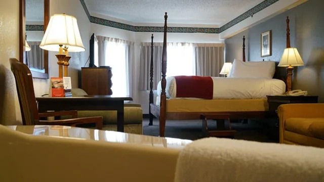 جناح بسرير كينج بحوض جاكوزي، Hotel Grand Victorian 9/10