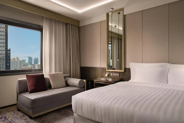غرفة تنفيذية بسرير كينج وسرير كوين بإطلالة على المدينة، Kempinski Hotel Beijing Yansha centre 2/6