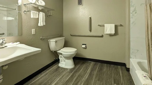 غرفة بريميوم بسريرين مزدوجين، Motel6 Danvers, MA - Boston North 4/4
