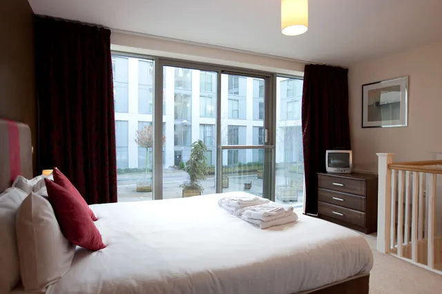 2 Bedrooms, Apartment, 2 Double Beds, The Spires Serviced Apartments Birmingham 2/6