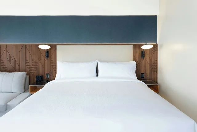 غرفة ديلوكس بسرير كينج بإطلالة على المدينة، Courtyard By Marriott Puebla Las Animas 5/10