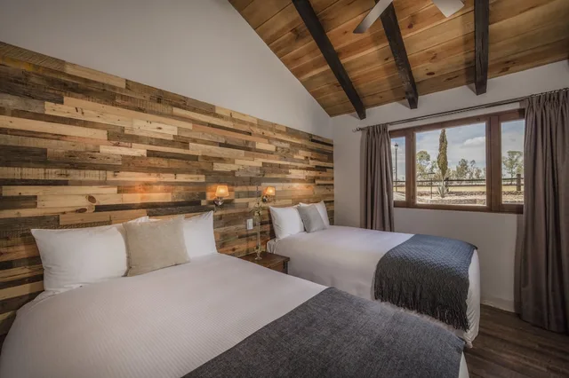 Family, 3 Double Beds, Hacienda Los Picachos 1/3