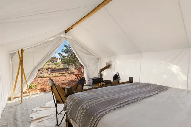 Safari, Tent, King Bed, Shared Bathroom، Grand Canyon Under Canvas 1/3