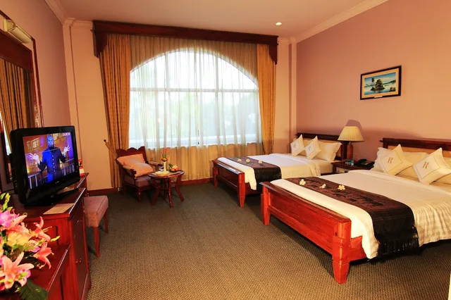 غرفة ديلوكس بسريرين منفصلين بإطلالة على المدينة، REE HOTEL 2/3