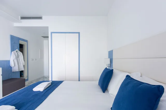 غرفة جونيور بسرير مزدوج بإطلالة على البحر بغرفة نوم واحدة، Hotel Giosue A Mare 2/10