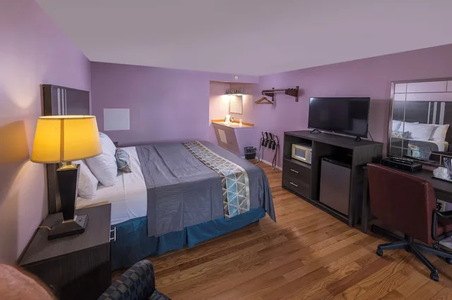 غرفة قياسية بسرير كينج، Sunrise Inn Hershey 3/4