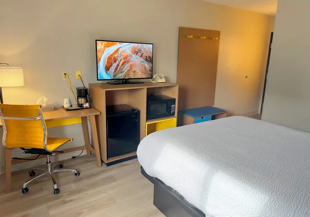 غرفة بسرير مزدوج، Days Inn by Wyndham Mason City 4/9
