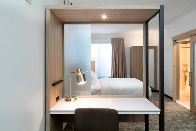 جناح بسرير كينج مع سرير سحّاب إضافي لذوي الإعاقة، SpringHill Suites by Marriott Cape Canaveral Cocoa Beach 3/10
