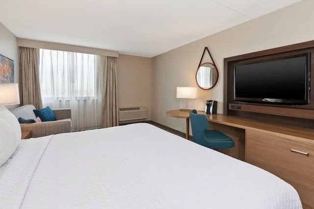Standard, King Bed, Accessible, Crowne Plaza Columbus North-Worthington 1/7