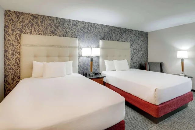 غرفة بسريرين كوين في طابق مرتفع، Drury Inn and Suites Springfield IL 2/4