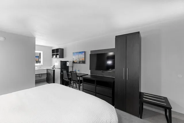 Suite, King Bed, Accessible, Days Inn by Wyndham San Antonio Near Lackland AFB 2/5