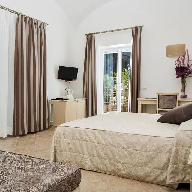 غرفة سوبيريور بسرير مزدوج بإطلالة على البحر، Villa Ceselle 3/10
