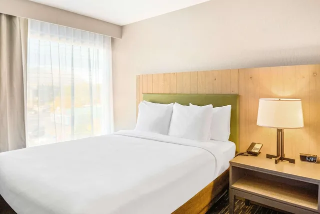 غرفة بسريرين كوين، Country Inn & Suites by Radisson, Flagstaff Downtown, AZ 3/6