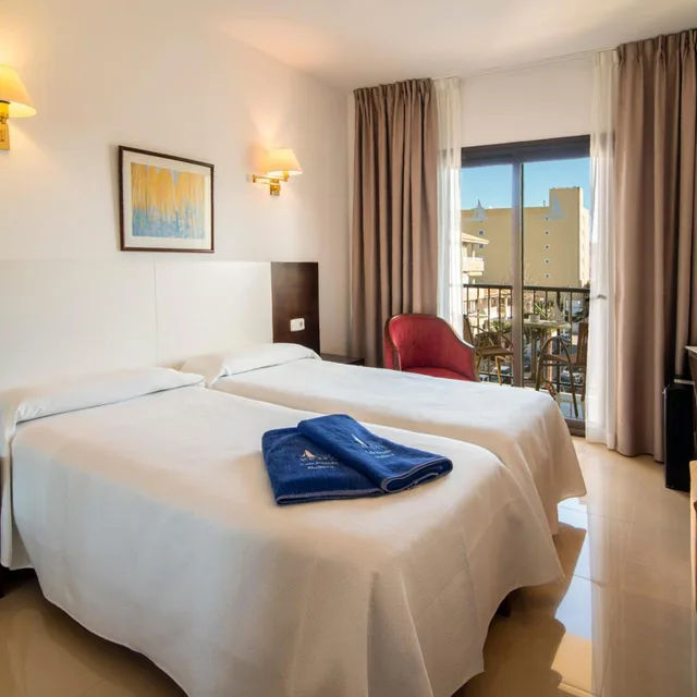 غرفة بسرير مزدوج، Hotel Amoros 1/10