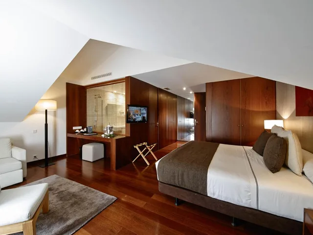 جناح جونيور مفرد، Carris Porto Ribeira 8/13