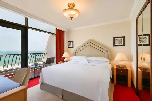 جناح جونيور، Sheraton Grand Doha Resort & Convention Hotel 1/2