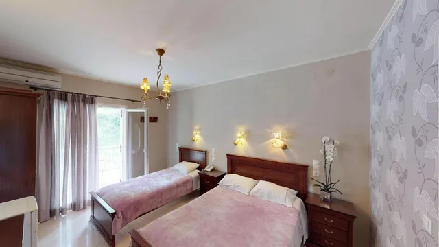 غرفة ثلاثية بشرفة، Maistrali Hotel 2/7
