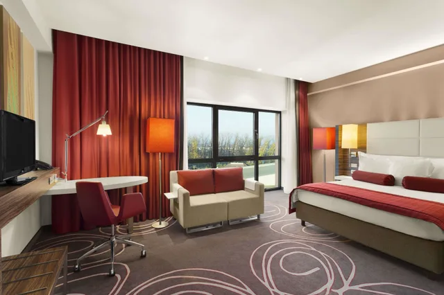 غرفة قياسية بسرير كوين، Ramada by Wyndham Pitesti 2/4