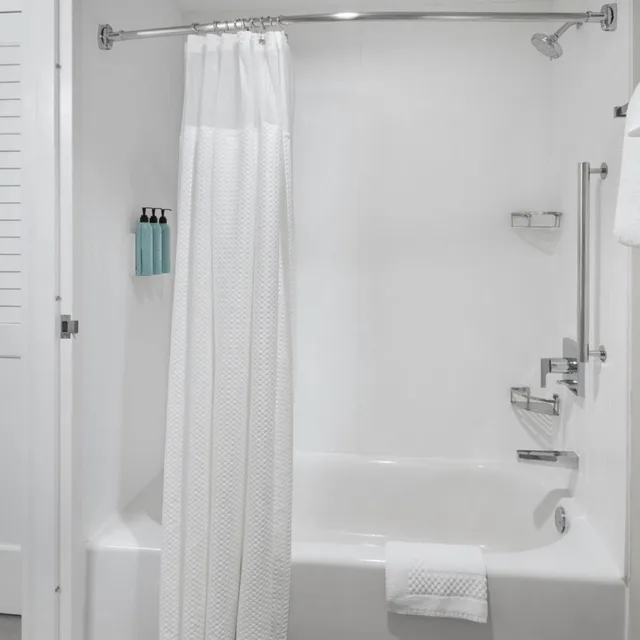 جناح بسرير كينج بغرفة نوم واحدة مع أريكة لذوي الإعاقة، Courtyard New Haven Wallingford 8/9