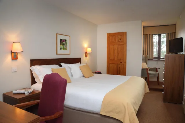 2 Bedrooms, Apartment, Macdonald Forest Hills Hotel & Spa 3/5