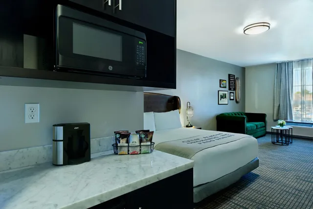 جناح بسرير كينج، Oxford Suites Paso Robles 3/7